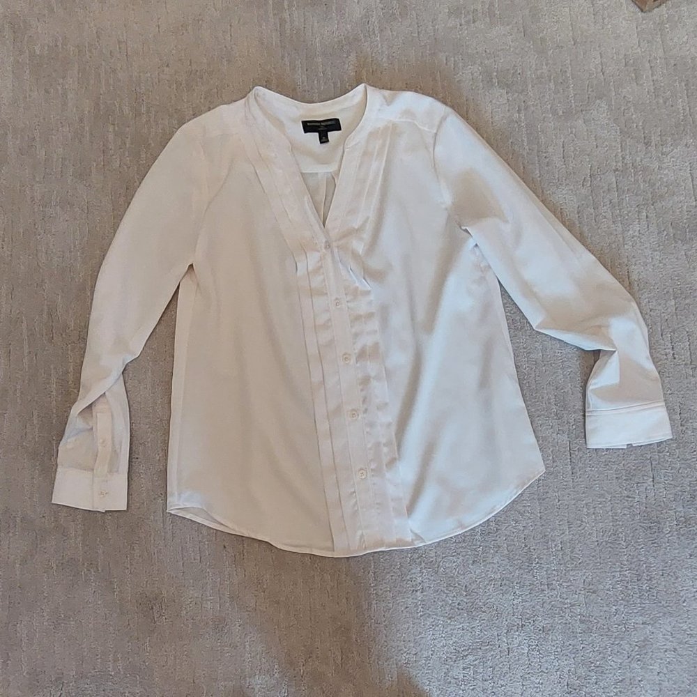 Lightly Used Dusty Pink Silky Banana Republic Blouse Size Medium - Picture 2 of 5